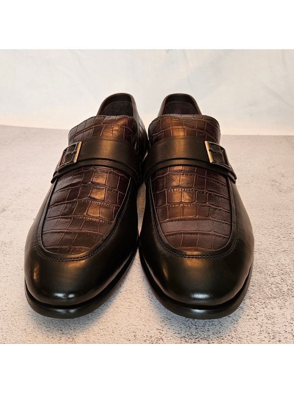 NIB Size 10 Premium Brown Croc-Embossed Leather Loafers w/ Buckle Accent, Snover